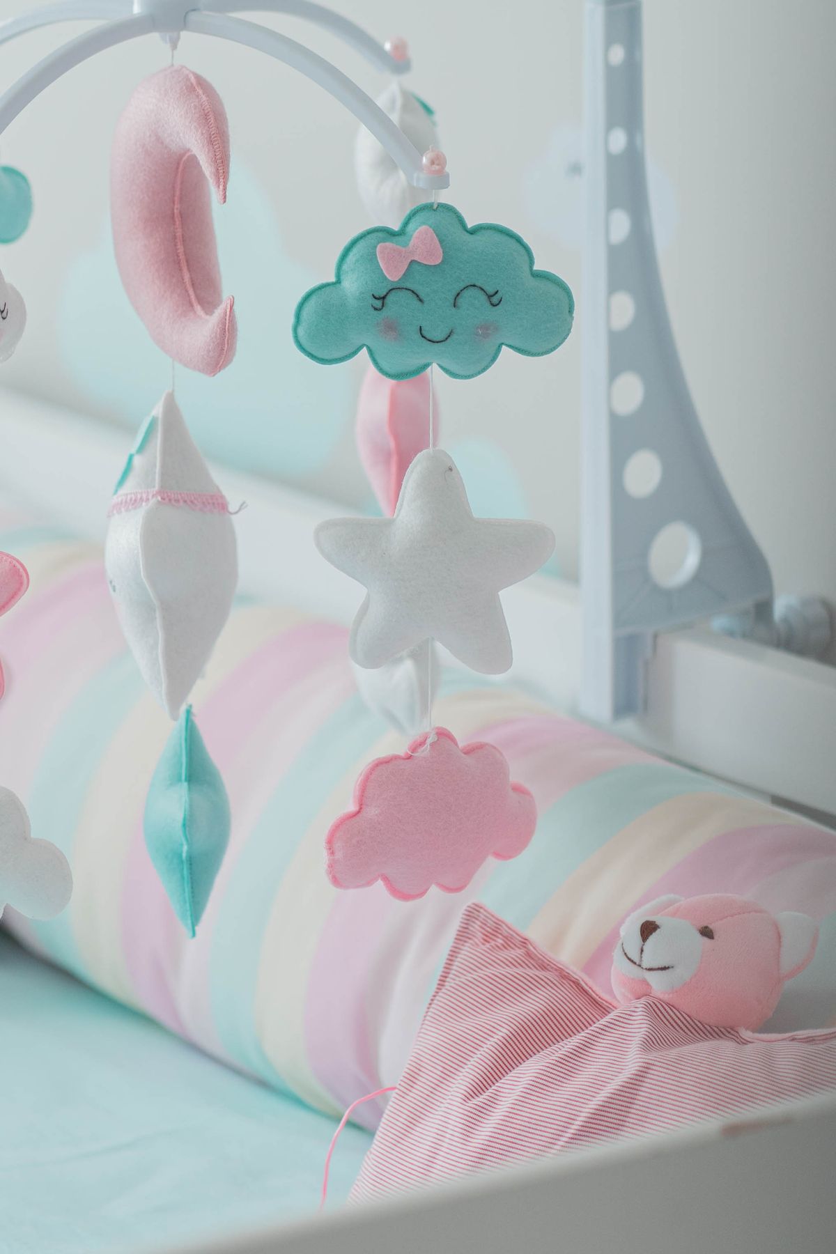 Kids room with soft, nature-inspired green tones