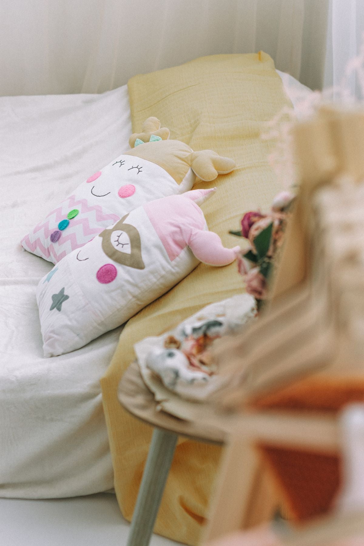Calm, ocean-themed kids bedroom