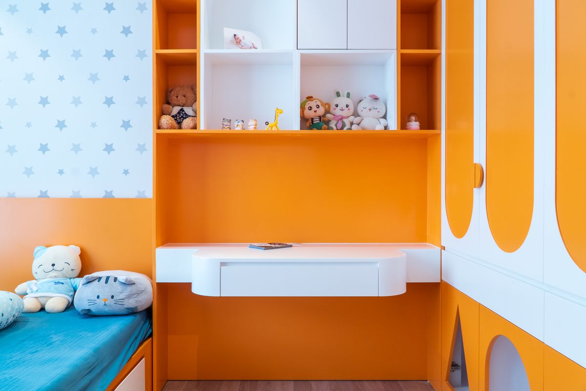 Kids bedroom with a bold painted accent wall