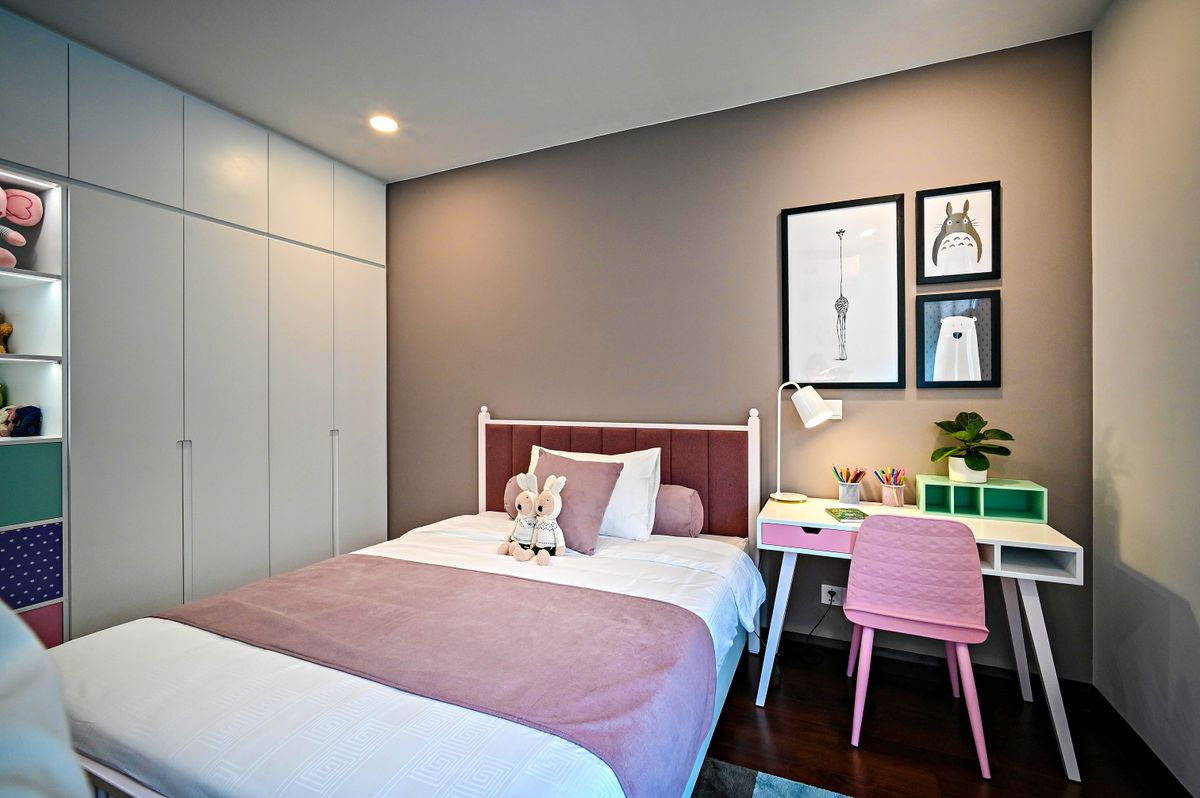 Calm, gender-neutral bedroom in soft tones
